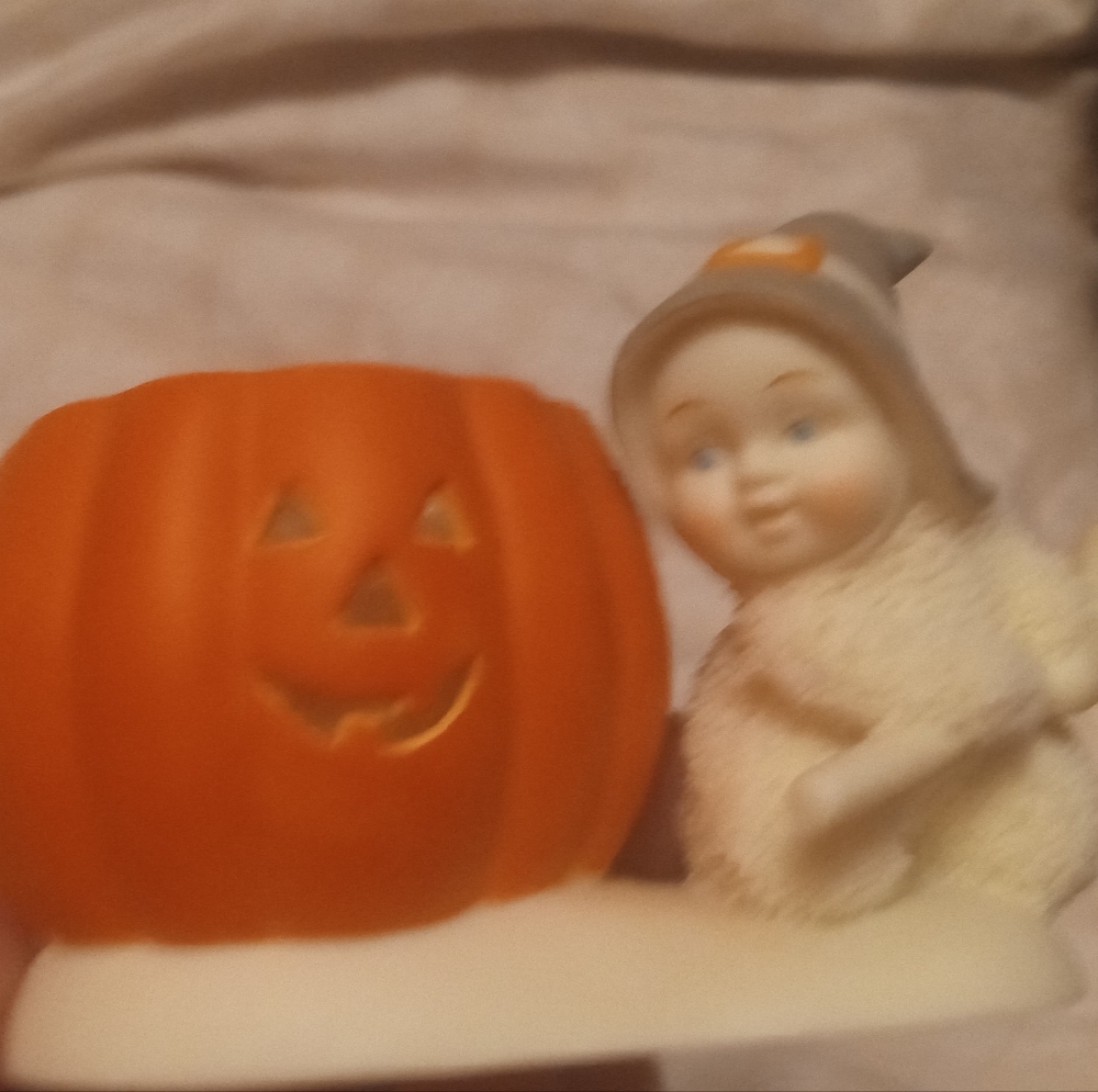 Department 56 Cream Figurine Witch And Cat